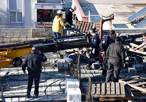 Kırılan vinç kolu altında kalan işçi öldü